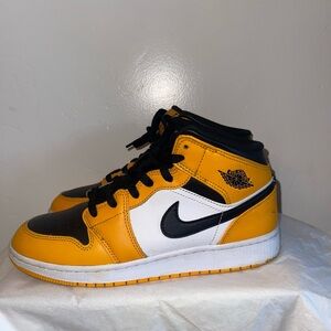 Nike air Jordan 1 mid taxi black yellow